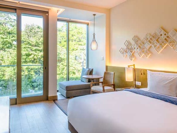 Crimson_Hotel_Boracay_B1_-DELUXE_HILLVIEW_1-(1)