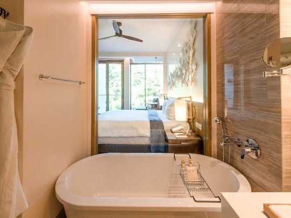 Crimson_Hotel_Boracay_B1_-DELUXE_HILLVIEW_1-(2)