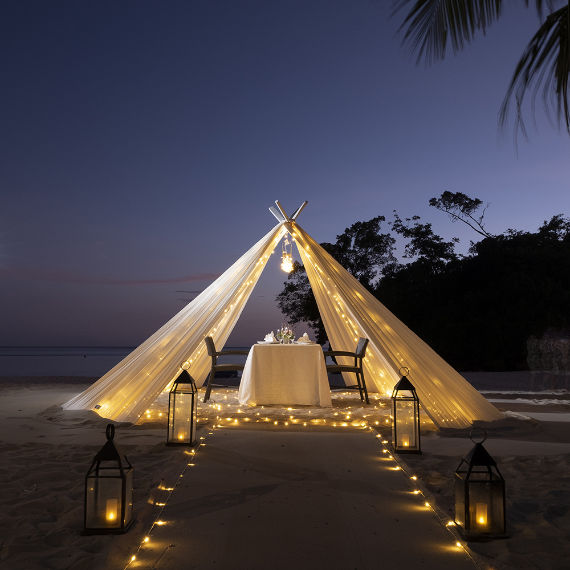 Crimson_Hotel_Boracay_C4_Romantic_Dinner_1 (1)