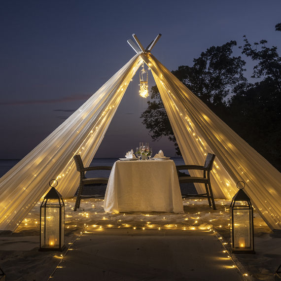 Crimson_Hotel_Boracay_C4_Romantic_Dinner_1 (3)