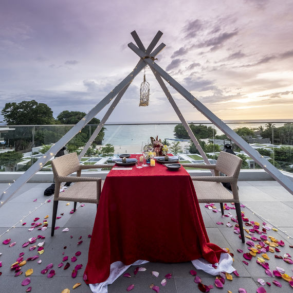 Crimson_Hotel_Boracay_C4_Romantic_Dinner_1 (4)